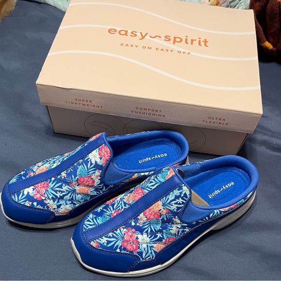 Easy Spirit TravelTime 500Slip on Shoes - Picture 5 of 10